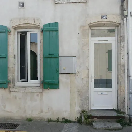 Superbe Maison Renovee En Centre-Ville Saint-Pierre-d'Oleron Exterior photo